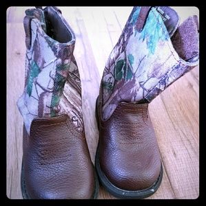 Toddler boys size 5 camo dress boots